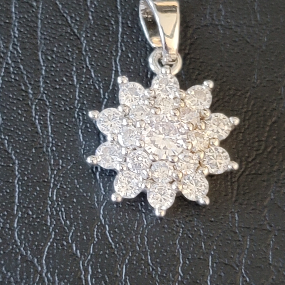 NEW- Sparkle flower pendant